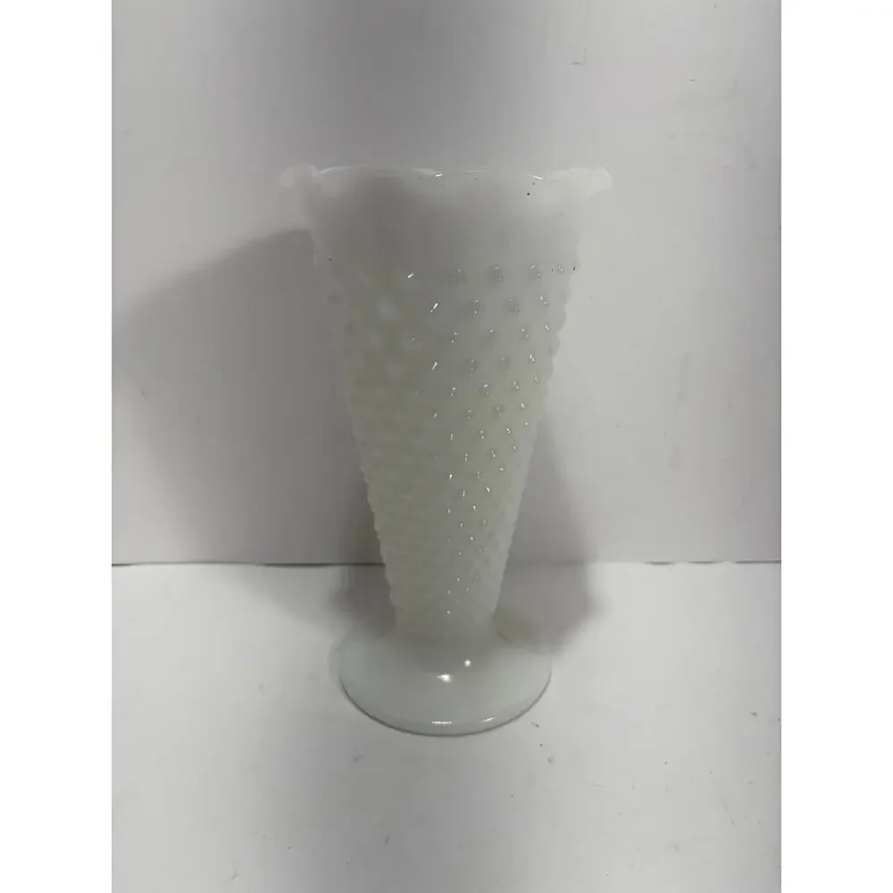 Vintage Anchor Hocking Milk Glass Vase Hobnail Ladder Fluted Rim 9-1/2”‎